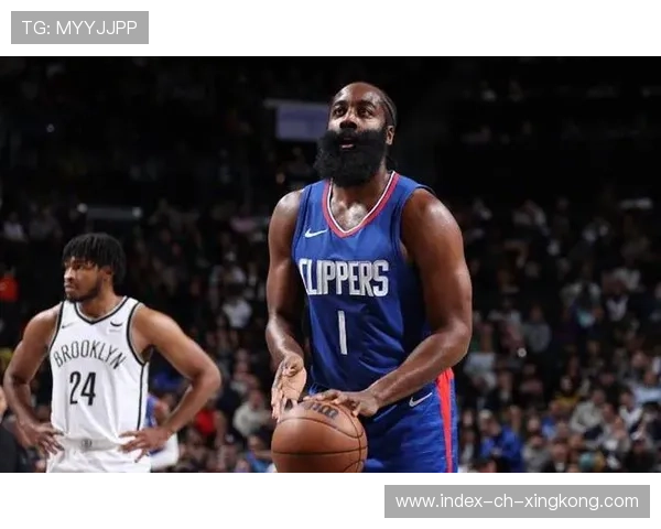 快船哈登高位分球，外线空位不断