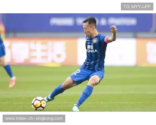 直塞球穿透中路，打破防守创造致命空档